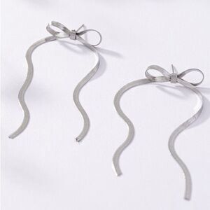 Silver Skinny Herringbone Bow Earrings (9000)